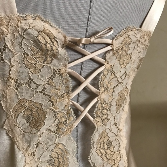 Gorgeous Vintage Victoria's Secret Lace and Satin Slip - Picture 8 of 15